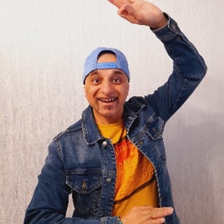 A person wearing a blue hat and denim jacketDescription automatically generated